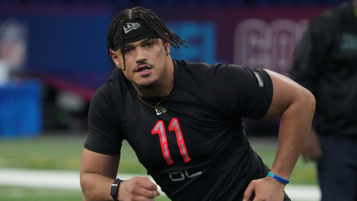 Mar 5, 2022; Indianapolis, IN, USA; Houston defensive lineman Logan Hall (DL11) goes through drills during the 2022 NFL Scouting Combine at Lucas Oil Stadium. Mandatory Credit: Kirby Lee-USA TODAY Sports